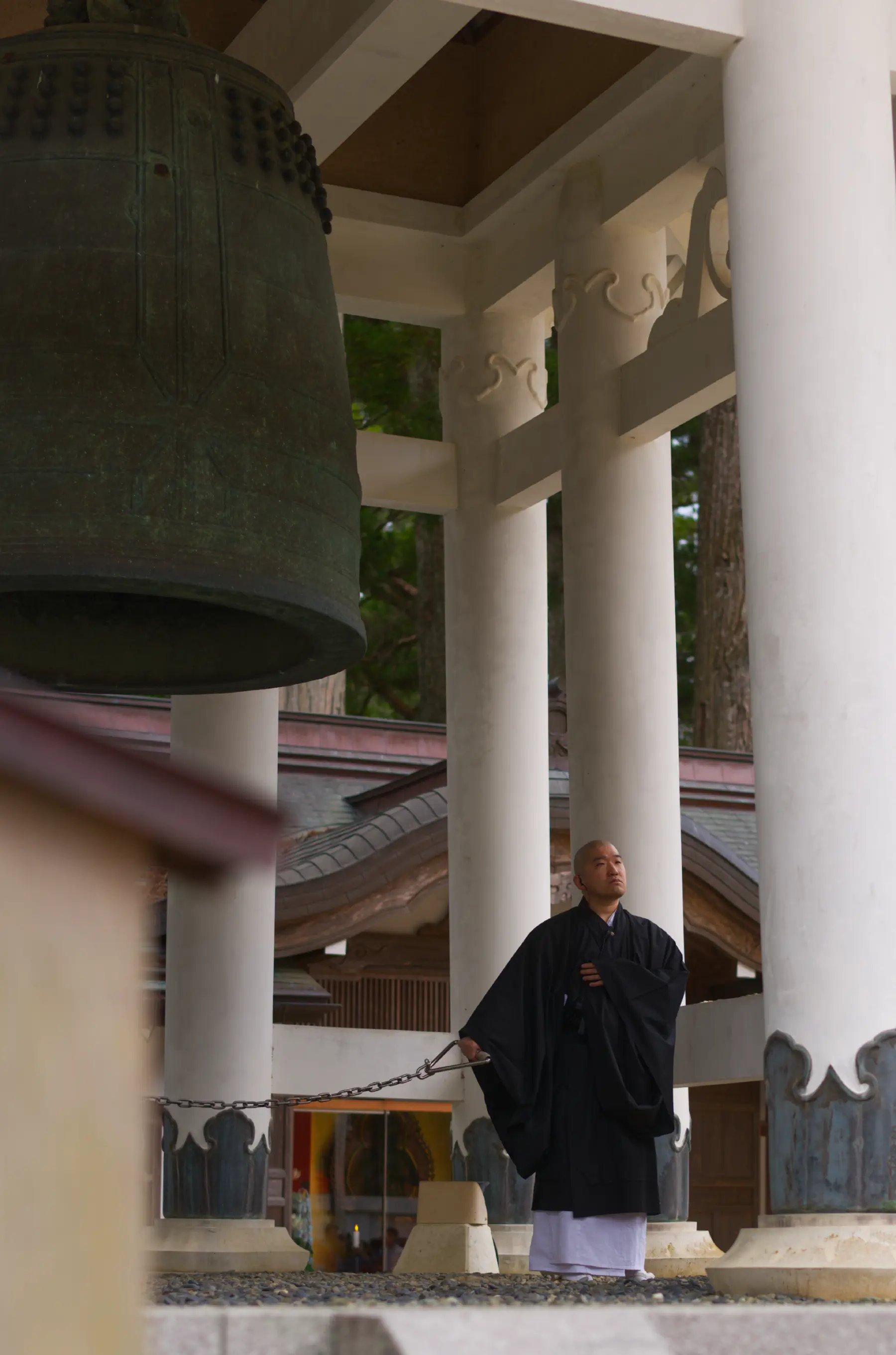 A monk waiting for the moment to strike the bell